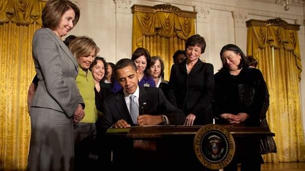 Obama-signs-order-creating-White-House-Council-on-Women-and-Girls-via-Wikimedia